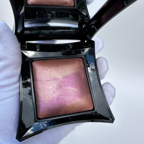 Illamasqua Beyond Powder Highlighter Compact Risque Risqué Gorgeous Coral Pink7g - Picture 4 of 8